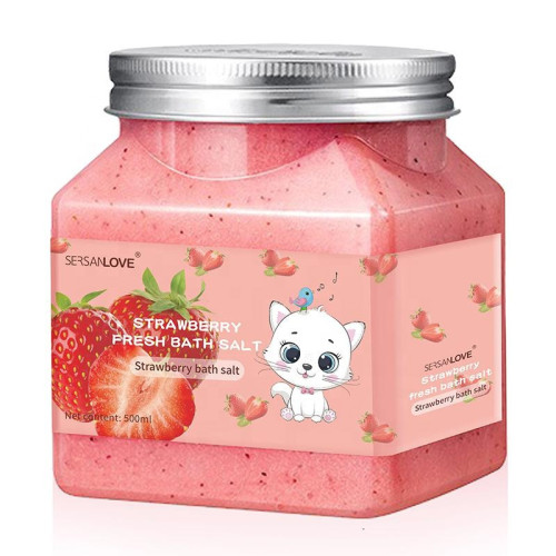 Натуральний скраб для тіла з сіллю і екстрактом полуниці Sersanlove Fresh Strawberry Bath Salt, 500г